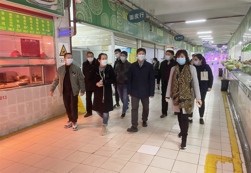 /QJ_240386677267.jpg 考察現(xiàn)場(拍攝:韋湘紅) (2).jpg