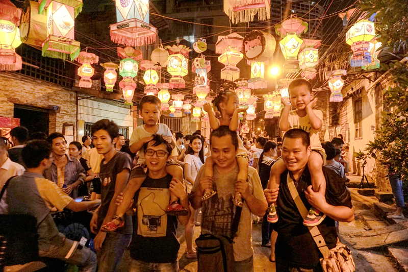 /QJ_633825195500.jpg 到老南寧·三街兩巷過節(jié)已成習慣.jpg