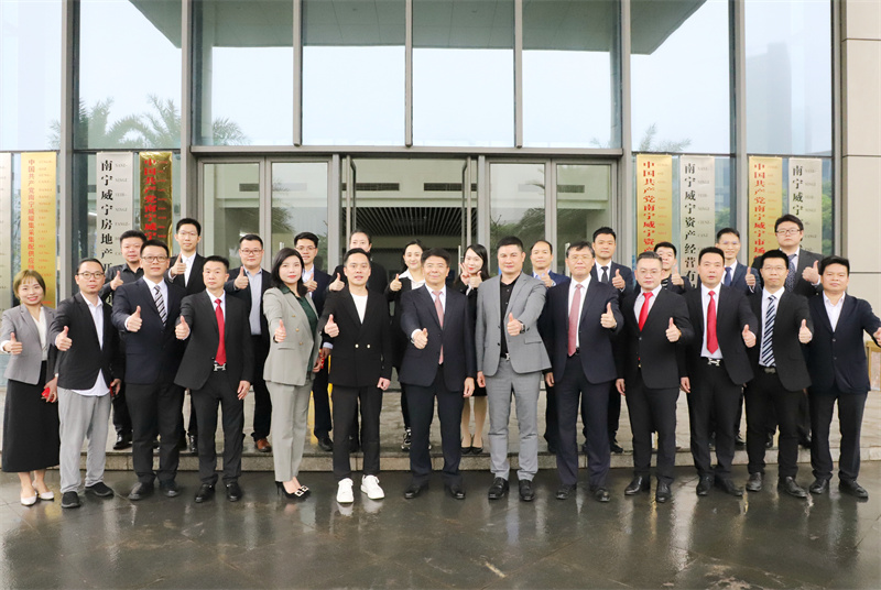 /QJ_877758914732.jpg 儀式后合影(拍攝:焦洋).jpg