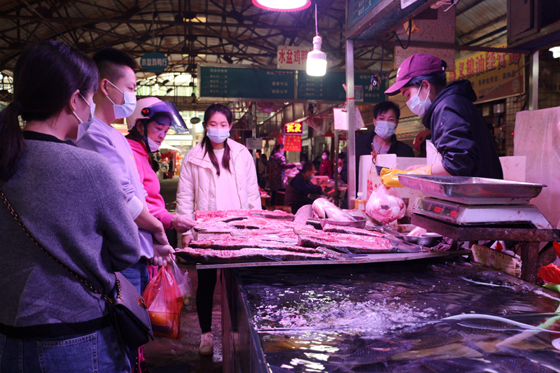 /QJ_633737221336.jpg 水產(chǎn)區(qū)供應(yīng)充足.jpg