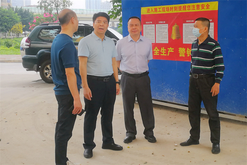 /QJ_234636547359.jpg 新陽(yáng)造紙廠商業(yè)樓裝修施工調(diào)研現(xiàn)場(chǎng)(拍攝:何貞艷).jpg