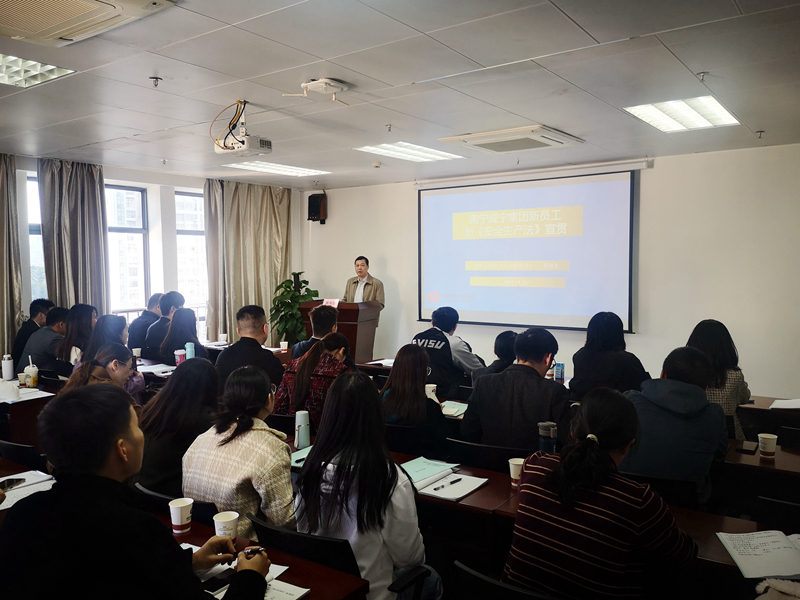 /QJ_815733799093.jpg 內(nèi)訓(xùn)師授課現(xiàn)場.jpg