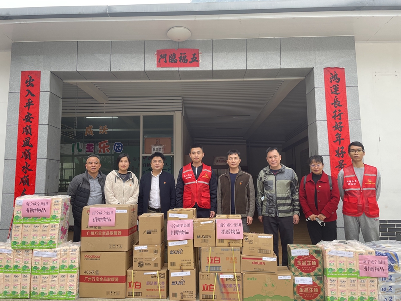 向龍崗村扶志超市捐贈物資.jpg