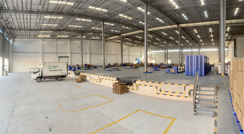 /QJ_944246151184.jpg 綜保區(qū)干雜倉(cāng)雙月臺(tái) 劉鴻池.jpg