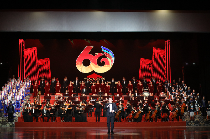 /QJ_762997149784.jpg 廣西壯族自治區(qū)成立60周年《壯志飛揚》文藝晚會.JPG