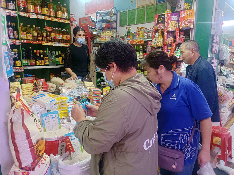 /QJ_633734522857.jpg 糧油供應(yīng)充足(拍攝:陳斌).jpg